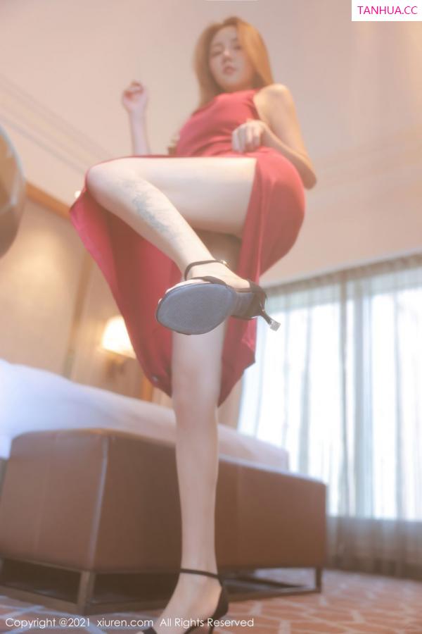 夏西CiCi  荷官女郎夏西CiCi 猩红吊裙港风娇媚第19张图片